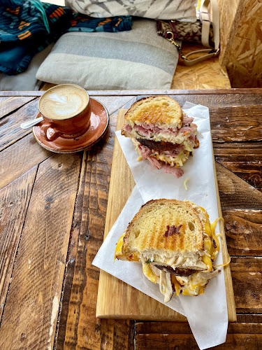 Comentarii opinii despre Buoys & Gulls