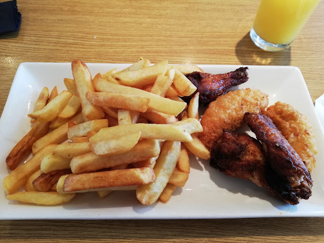 Opinii despre Village Cafe în Lucan - Hospitality and gastronomy