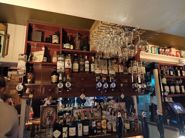 Comentarii opinii despre Peggy Moores Pub, Bar Food & Hostel