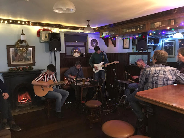 Opinii despre The Hollow Bar în Mountmellick - Hospitality and gastronomy