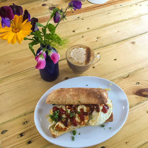 Comentarii opinii despre Under The Oak