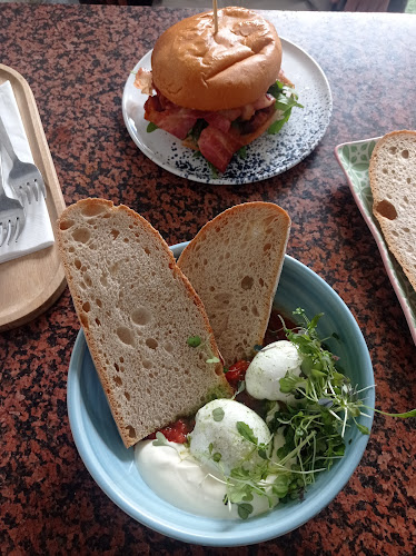 Comentarii opinii despre West Street