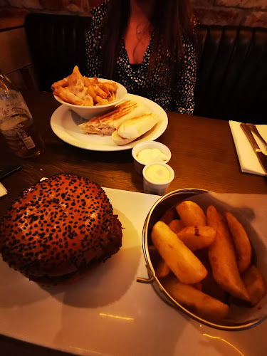 HEERY'S Bar & Restaurant - Hospitality and gastronomy