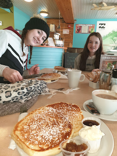 Comentarii opinii despre Waves Surf Cafe