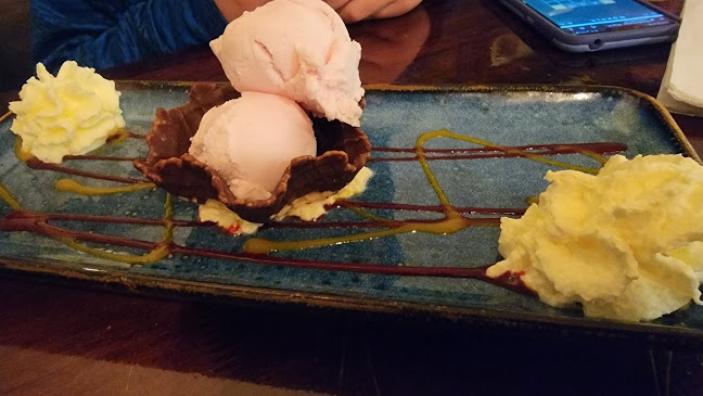 Mount Oval Bar & Restaurant - Hospitality and gastronomy