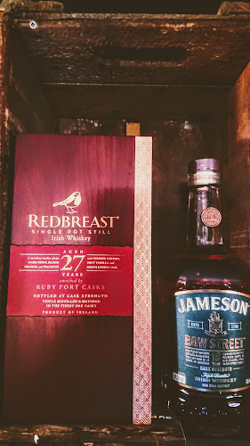 Courtney's Bar - Hospitality and gastronomy