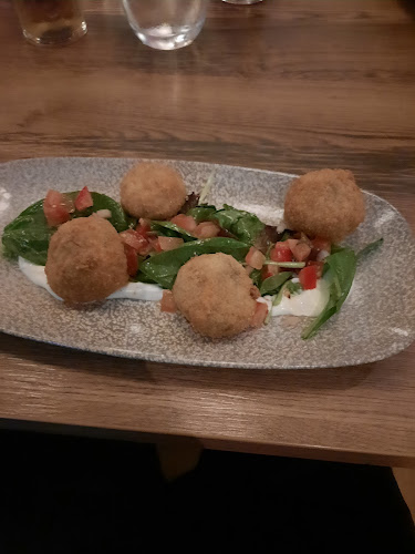 Comentarii opinii despre Shades Bar & Grill