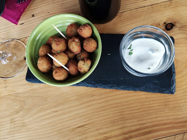 Curious Cat Wine Bar - Hospitality and gastronomy