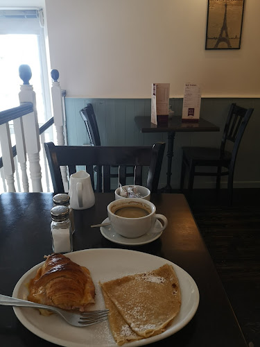 Petit Paris Cafe - Hospitality and gastronomy