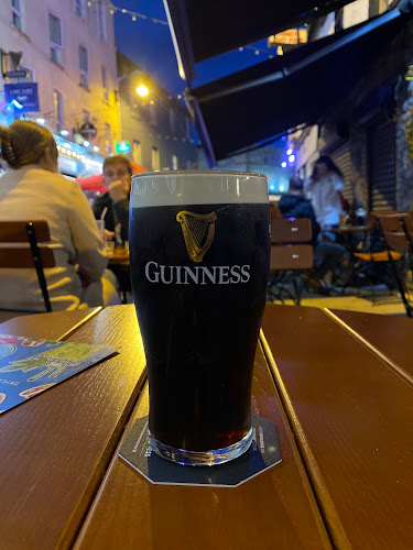 Opinii despre Taylor's Bar & Beer Garden în Galway - Hospitality and gastronomy