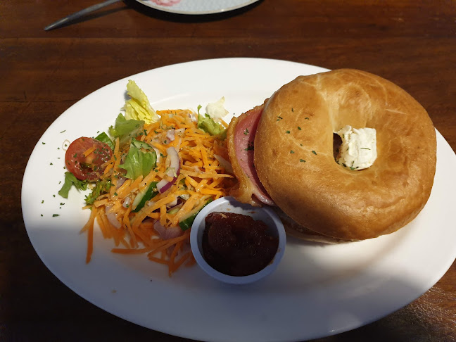 Comentarii opinii despre The Castle Coffee House & Eatery