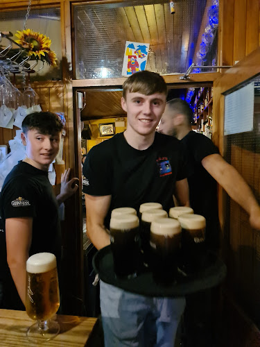 Skellys Bar & Guest House - Hospitality and gastronomy