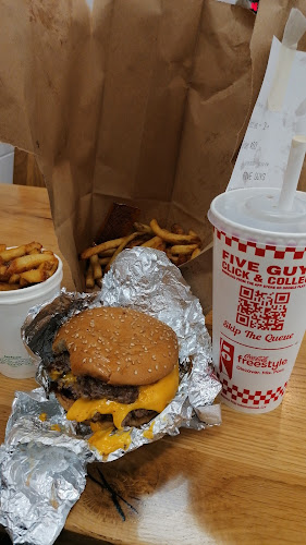Comentarii opinii despre Five Guys Swords Pavilions