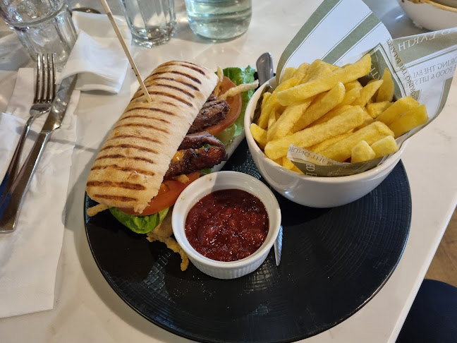 Comentarii opinii despre Red Earth - Lifestyle Store & Restaurant