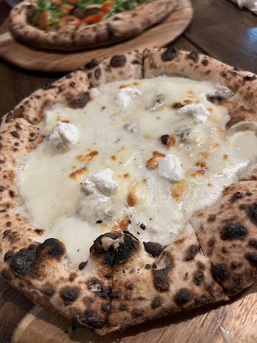 Comentarii opinii despre Sliced Wood Fired Pizza