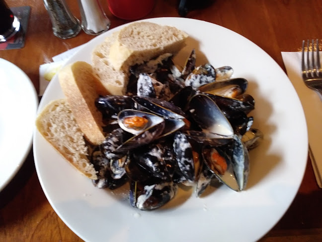 Joe Watty's Pub & Seafood Bar - Hospitality and gastronomy