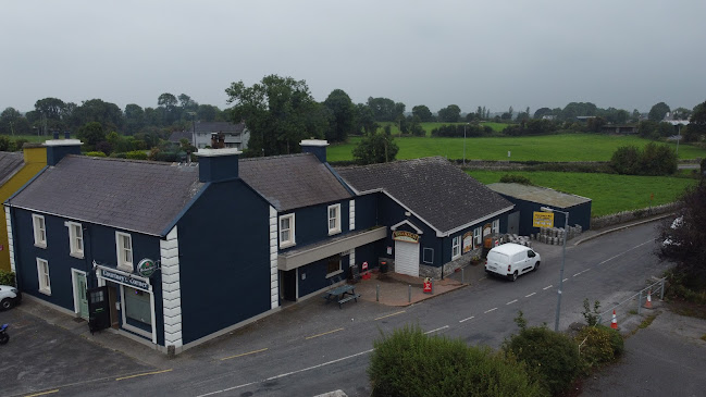 Courtney's Bar & Off-Licence - Hospitality and gastronomy