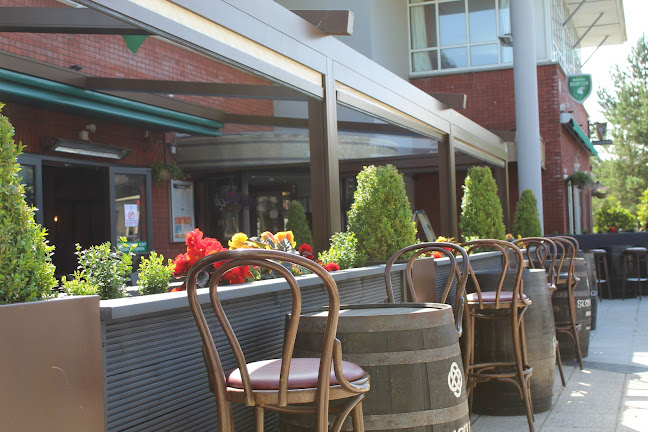 Mount Oval Bar & Restaurant