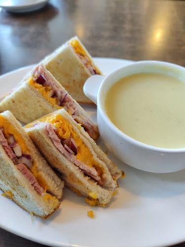 Opinii despre Treats Coffee Shop în Newport - Hospitality and gastronomy