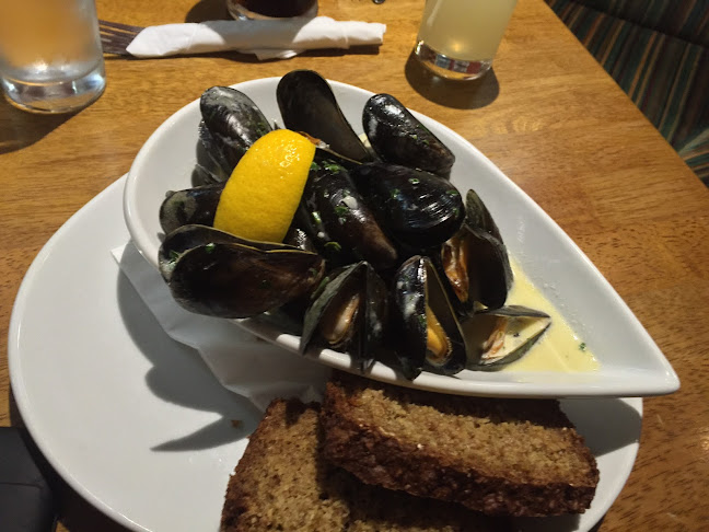 The Moorings Guesthouse & Seafood Restaurant @ The Bridge Bar - Hospitality and gastronomy