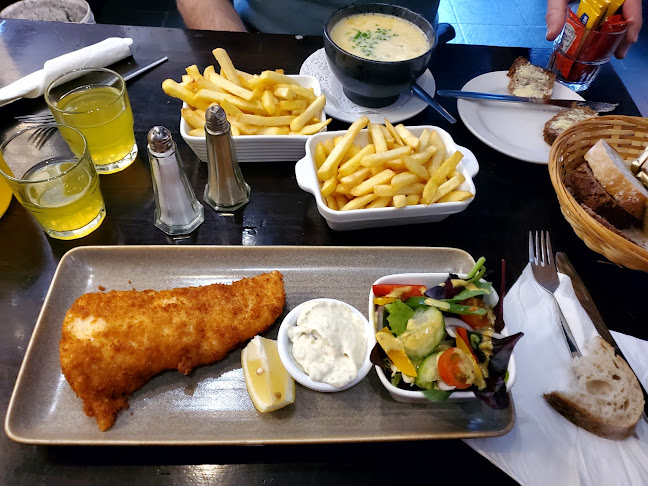 Mary Ann's Bar and Restaurant