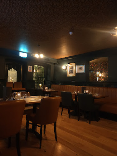 Comentarii opinii despre Shades Bar & Grill