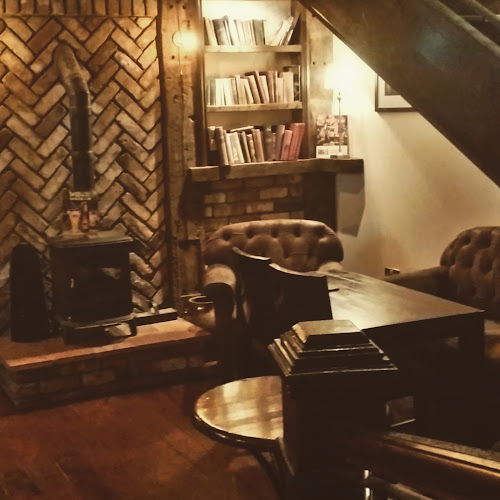 Flannery's Irish Pub & Lounge - Hospitality and gastronomy