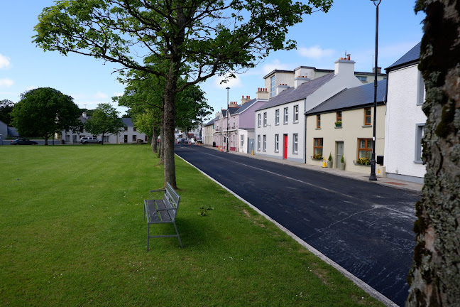 Opinii despre Lily's Bar, Malin Town în Malin - Hospitality and gastronomy