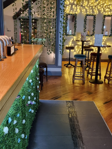 Comentarii opinii despre 37 Queen Street