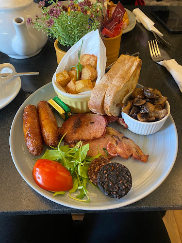 Strong's Cafe Bistro - Hospitality and gastronomy