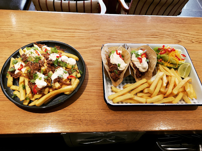 Opinii despre Garrett's Hibernian Bar în Listowel - Hospitality and gastronomy