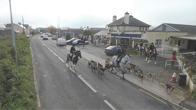 Horse and Hound Pub - Hospitality and gastronomy