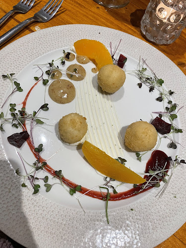 Eala Bhan - Hospitality and gastronomy