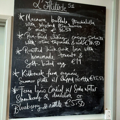 L'Atitude 51 Wine Bar