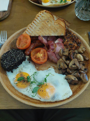 Room8 - Hospitality and gastronomy