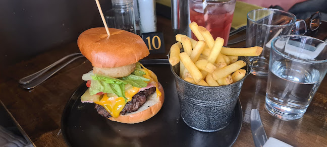 High Tide Kinsale - Hospitality and gastronomy