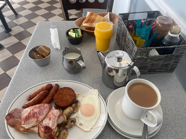 Charlie's West End Cafe - Hospitality and gastronomy