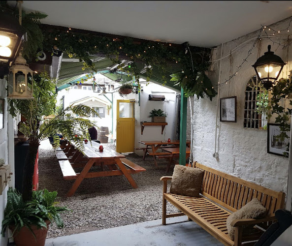 Comentarii opinii despre Tom Barry's