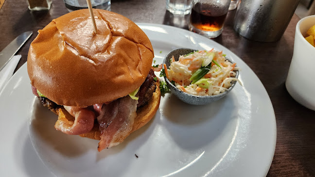 Davis' Restaurant & Yeats Tavern