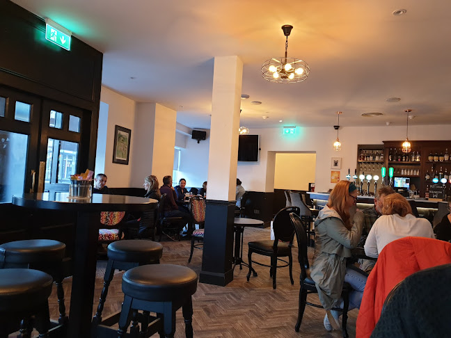 Comentarii opinii despre The West Bar & Restaurant