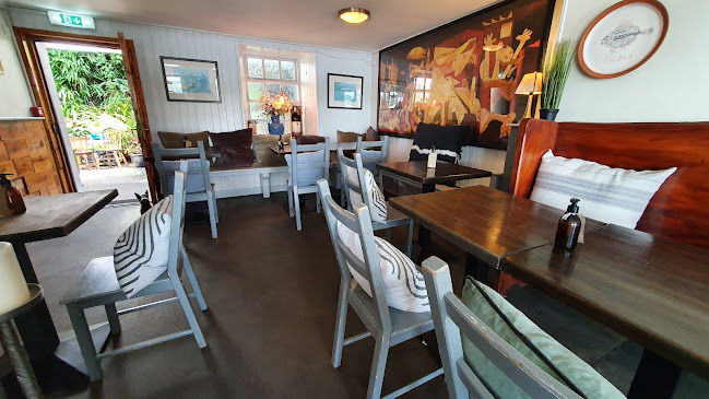 Hayes' Bar and Restaurant, Rushanes, Glandore, Co. Cork, P81 WE16