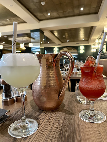 Comentarii opinii despre Shades Bar & Grill