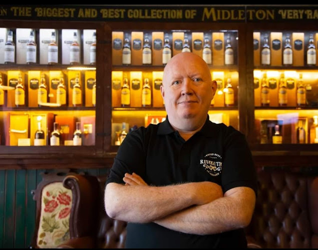 Revolution Craft Beer & Whiskey Bar - Hospitality and gastronomy