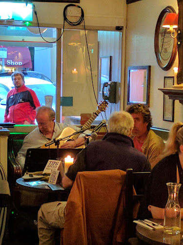 Guy's Seafood Bar Clifden - Hospitality and gastronomy