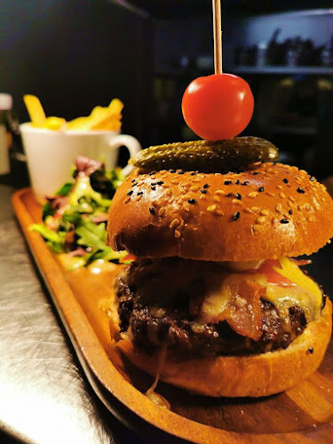 La Rivista Restaurant & Market