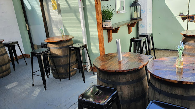 Kellys Bar-Steak & Seafood House - Hospitality and gastronomy