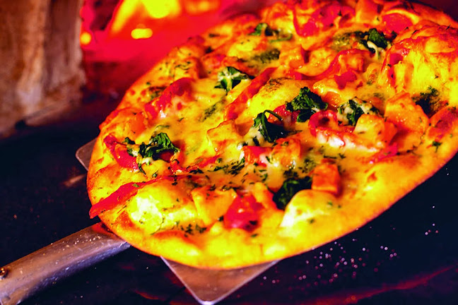 Opinii despre Monroes Pizza Pizza în Westport - Hospitality and gastronomy