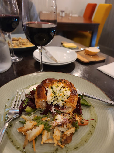 Henry's Bistro & Wine Bar - Hospitality and gastronomy