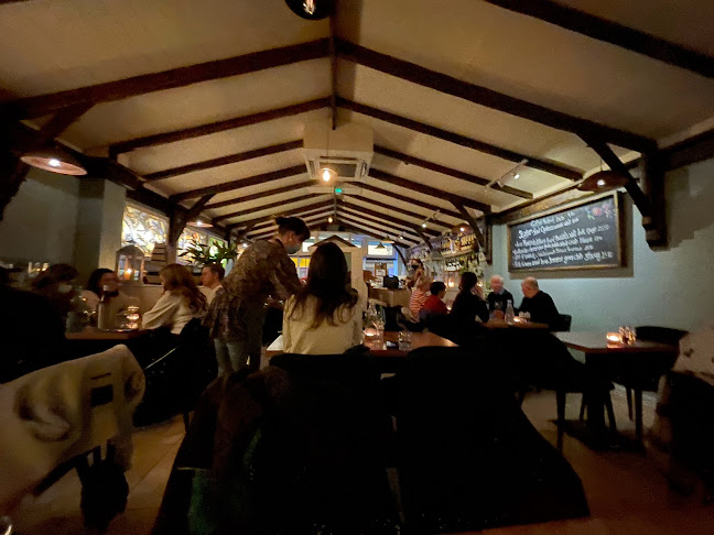 Oscars Seafood Bistro - Hospitality and gastronomy