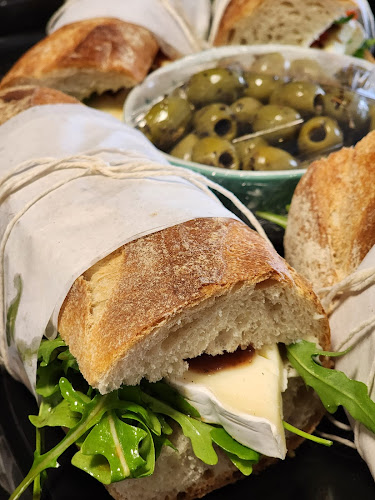 Opinii despre Red Bird Cafe în Bray - Hospitality and gastronomy